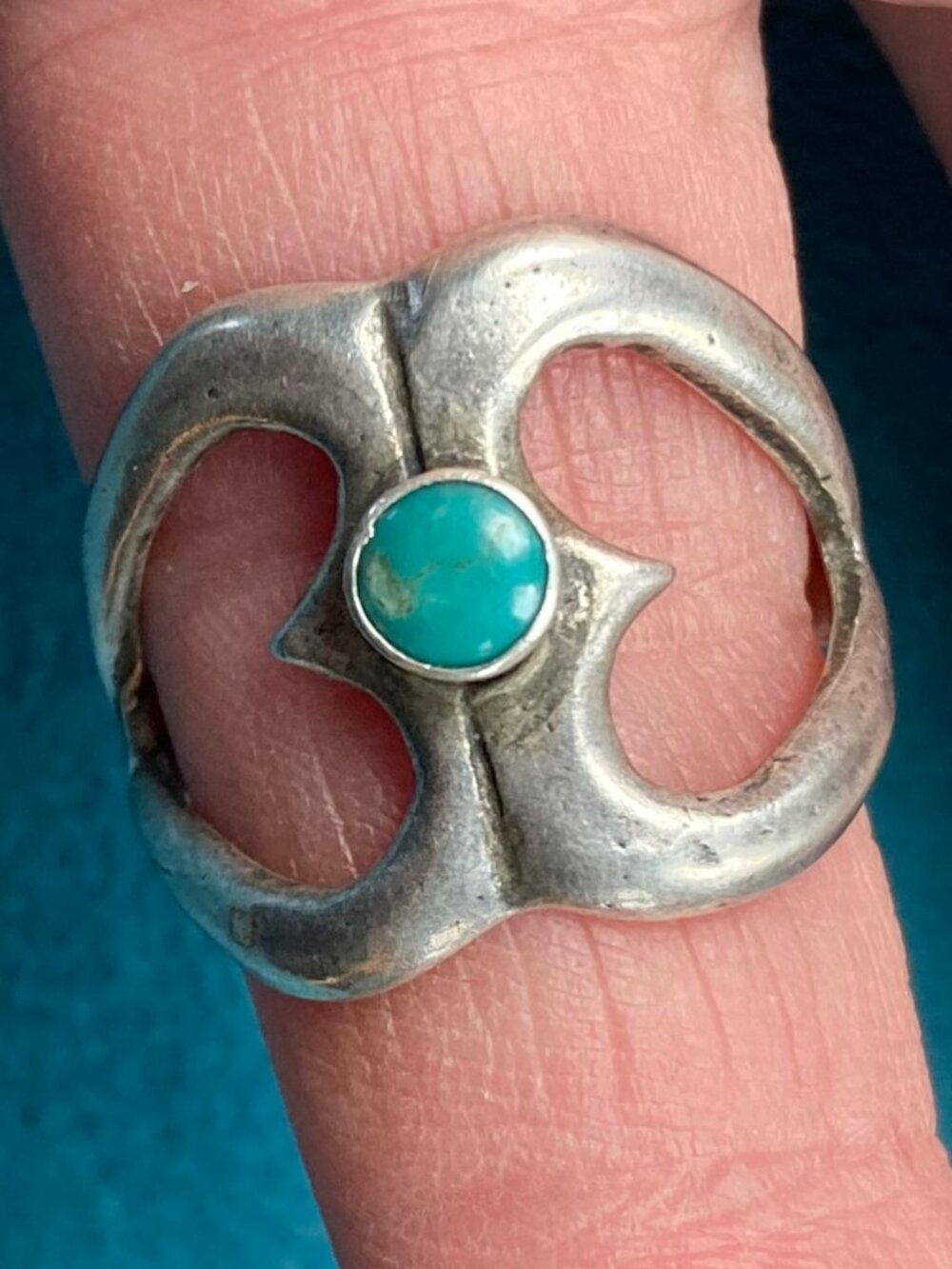 Lovely Vintage Turquoise and Sterling Native American Ring - Picture 5 of 5